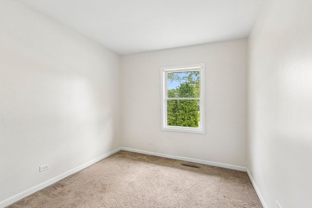 875 LARKDALE Row, Wauconda, IL 60084