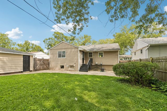 875 LARKDALE Row, Wauconda, IL 60084
