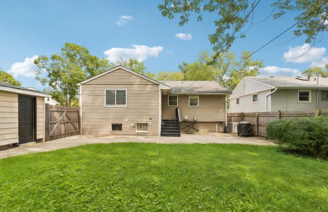 875 LARKDALE Row, Wauconda, IL 60084