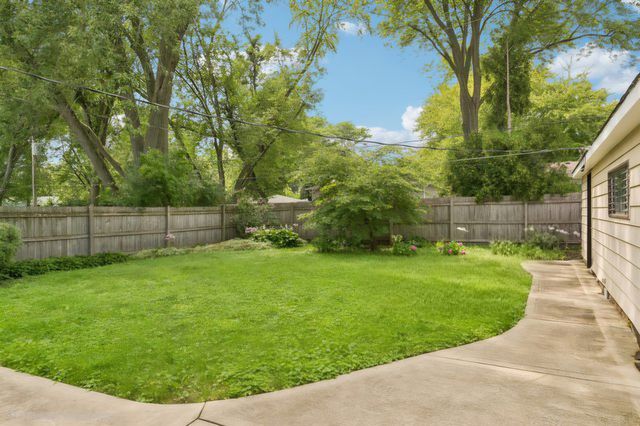 875 LARKDALE Row, Wauconda, IL 60084