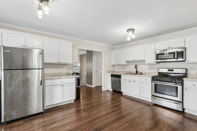 875 LARKDALE Row, Wauconda, IL 60084