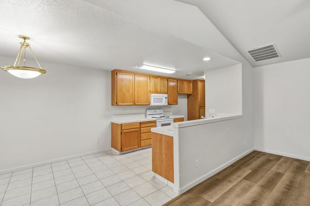 2559 E Kirsten Ct, Lodi, CA 95240