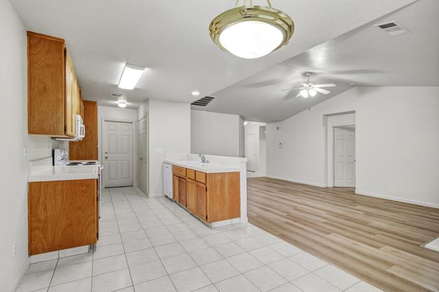 2559 E Kirsten Ct, Lodi, CA 95240