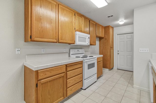 2559 E Kirsten Ct, Lodi, CA 95240