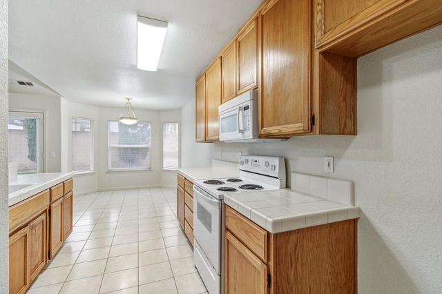 2559 E Kirsten Ct, Lodi, CA 95240