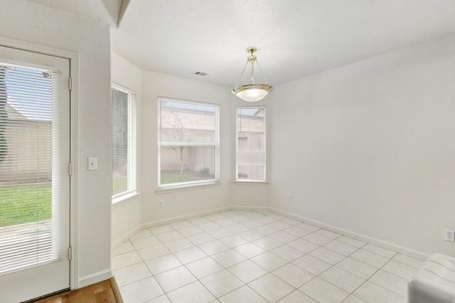 2559 E Kirsten Ct, Lodi, CA 95240