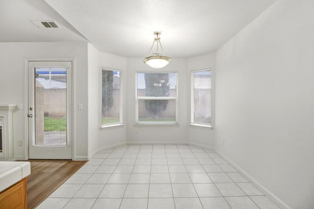 2559 E Kirsten Ct, Lodi, CA 95240