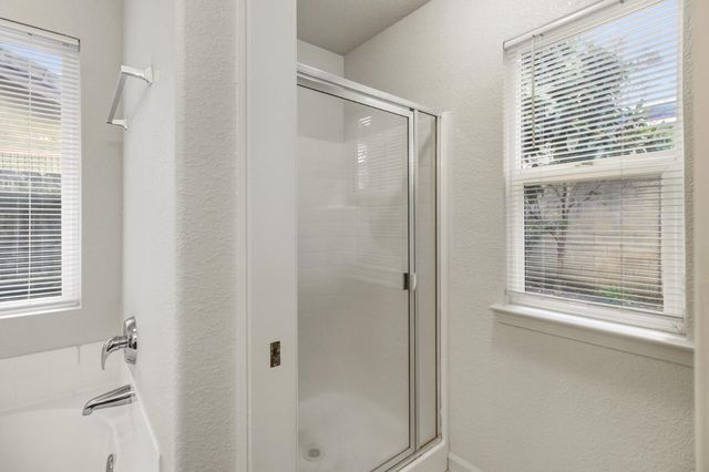 2559 E Kirsten Ct, Lodi, CA 95240