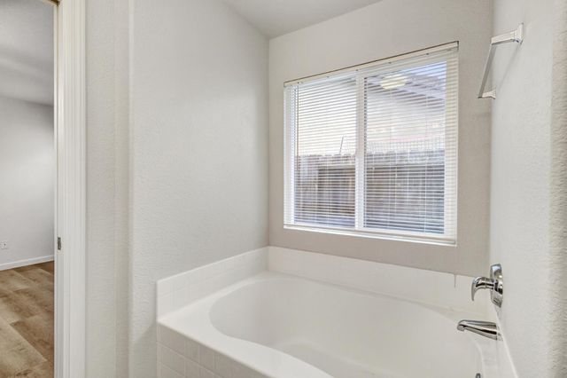 2559 E Kirsten Ct, Lodi, CA 95240