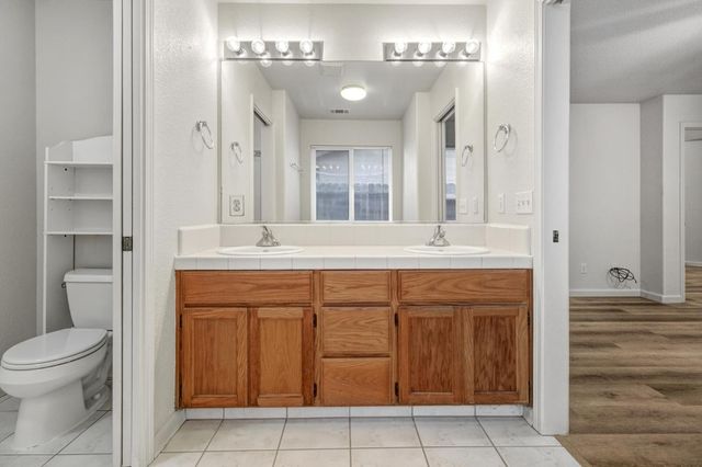 2559 E Kirsten Ct, Lodi, CA 95240