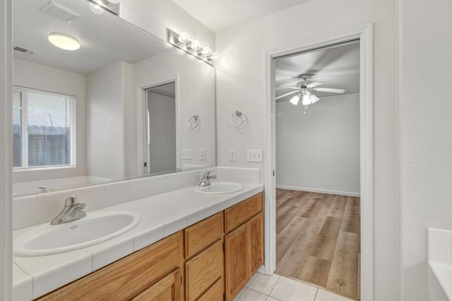 2559 E Kirsten Ct, Lodi, CA 95240