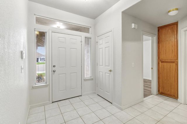 2559 E Kirsten Ct, Lodi, CA 95240