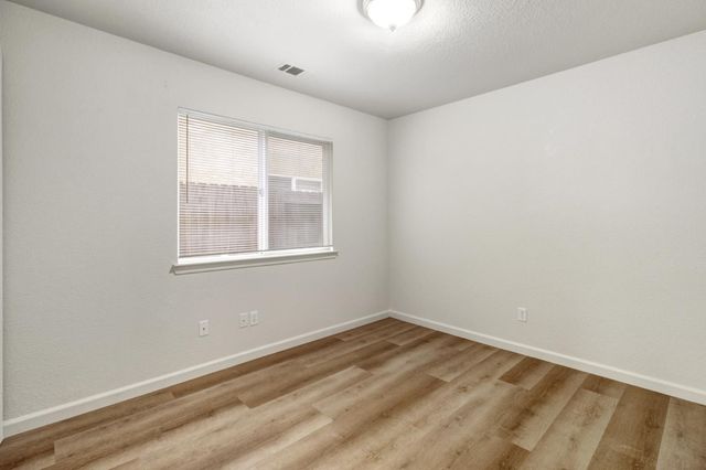 2559 E Kirsten Ct, Lodi, CA 95240