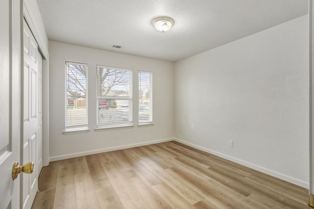 2559 E Kirsten Ct, Lodi, CA 95240