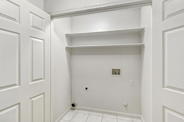 2559 E Kirsten Ct, Lodi, CA 95240