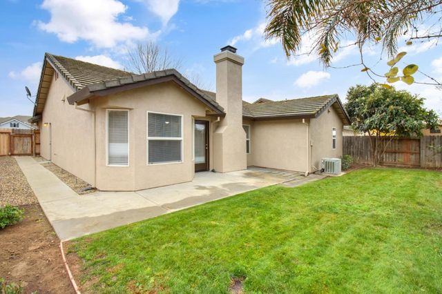 2559 E Kirsten Ct, Lodi, CA 95240