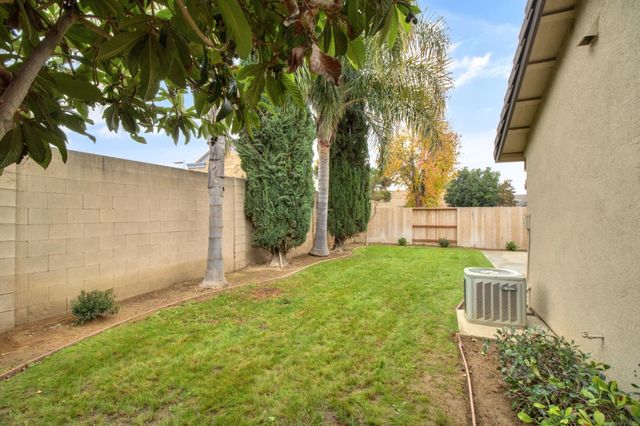 2559 E Kirsten Ct, Lodi, CA 95240