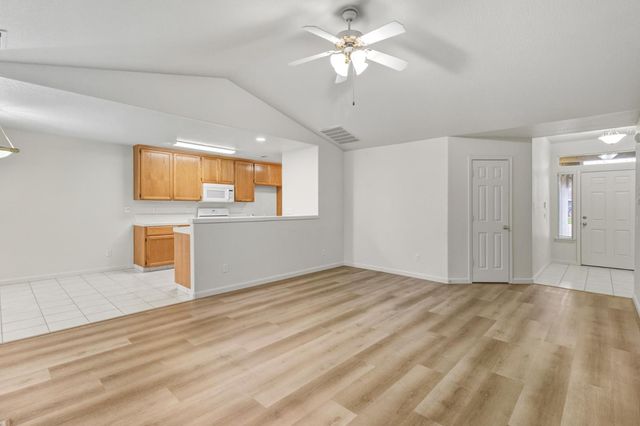 2559 E Kirsten Ct, Lodi, CA 95240