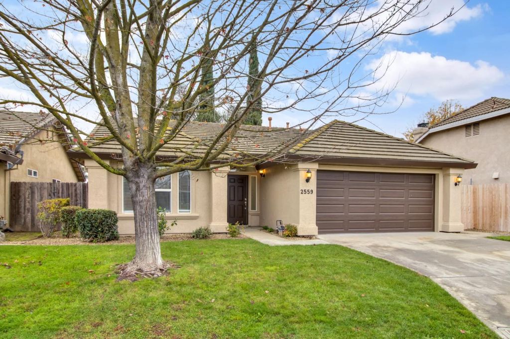 2559 E Kirsten Ct, Lodi, CA 95240