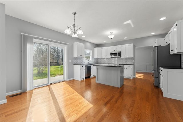 1808 Blue Bird Drive, Mahomet, IL 61853