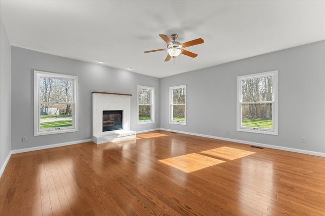 1808 Blue Bird Drive, Mahomet, IL 61853