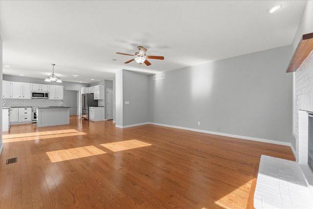 1808 Blue Bird Drive, Mahomet, IL 61853