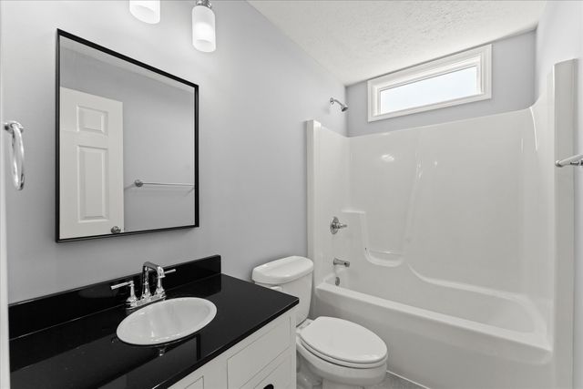 1808 Blue Bird Drive, Mahomet, IL 61853