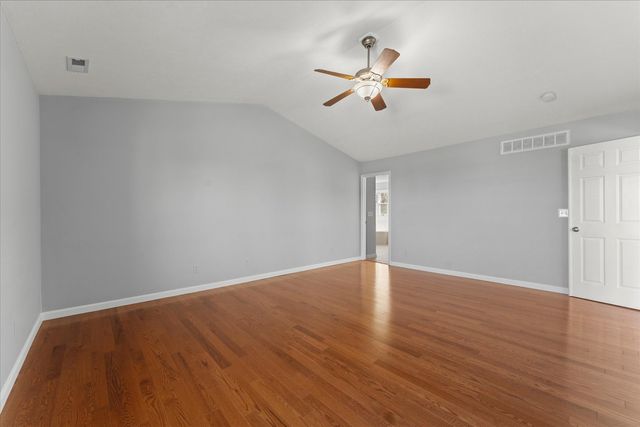 1808 Blue Bird Drive, Mahomet, IL 61853