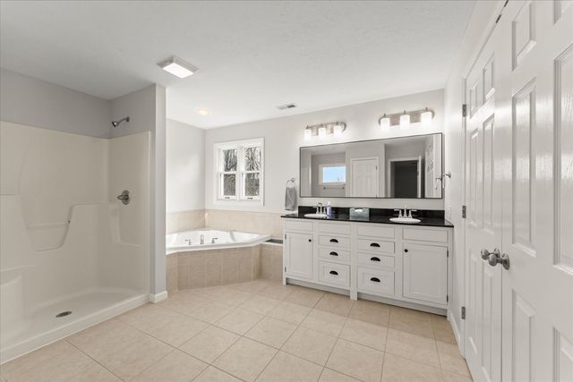 1808 Blue Bird Drive, Mahomet, IL 61853