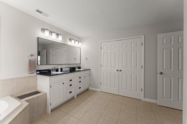 1808 Blue Bird Drive, Mahomet, IL 61853