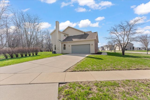 1808 Blue Bird Drive, Mahomet, IL 61853