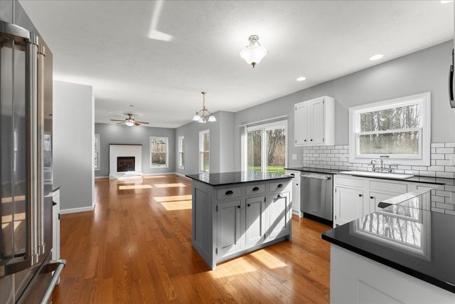 1808 Blue Bird Drive, Mahomet, IL 61853