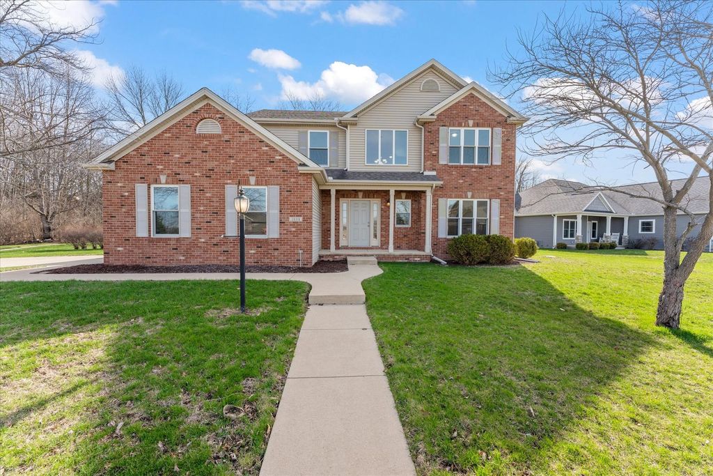 1808 Blue Bird Drive, Mahomet, IL 61853