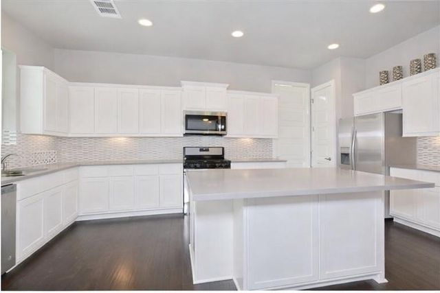 1610 Arcilla ST, Austin, TX 78741