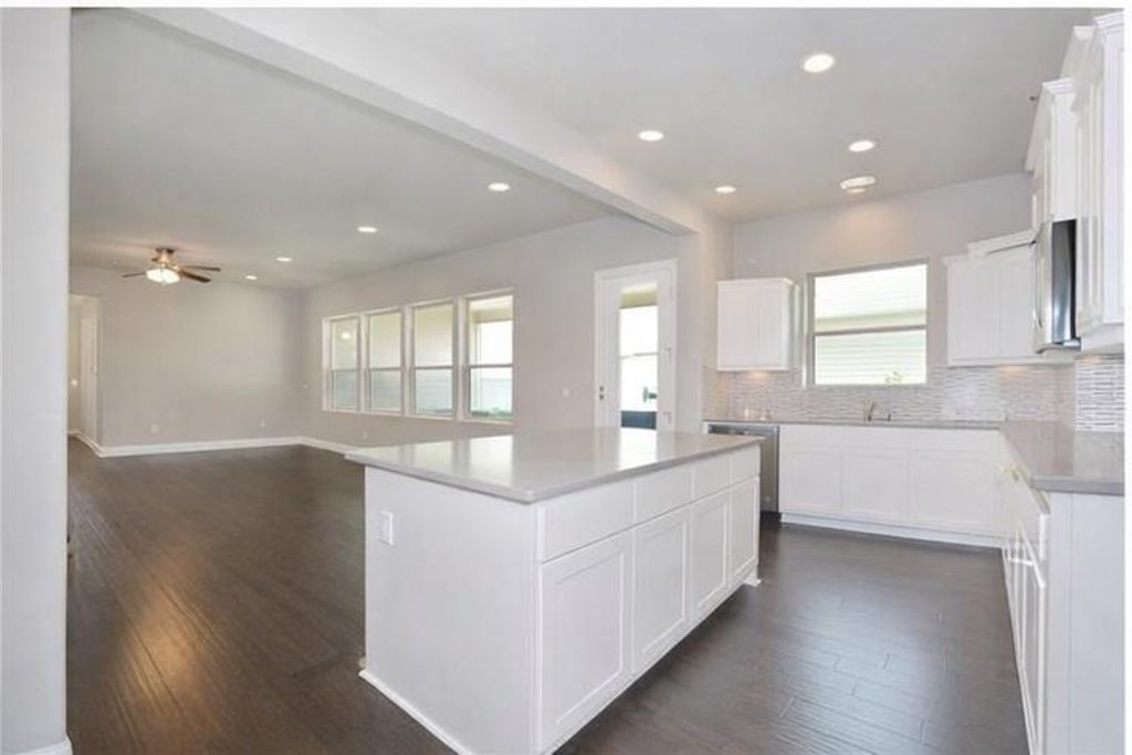 1610 Arcilla ST, Austin, TX 78741