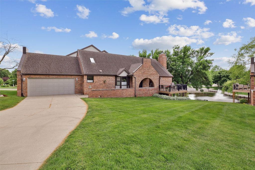 668 58th Street 4, West Des Moines, IA 50266