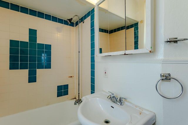 2564 N 19th STREET, Milwaukee, WI 53206