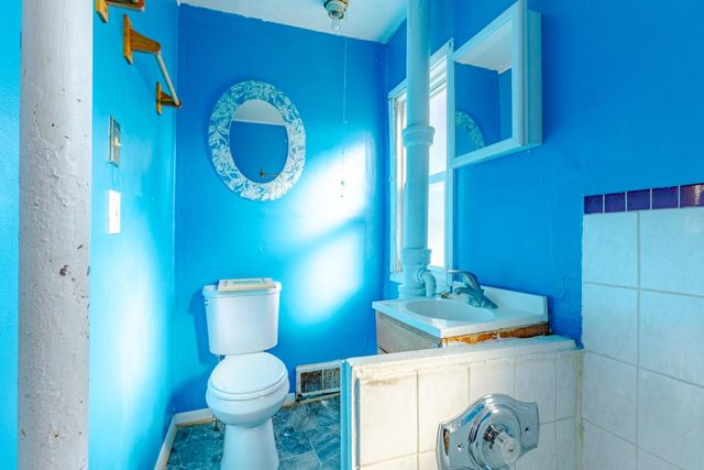 2564 N 19th STREET, Milwaukee, WI 53206