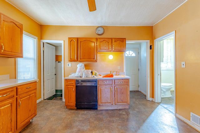 2564 N 19th STREET, Milwaukee, WI 53206