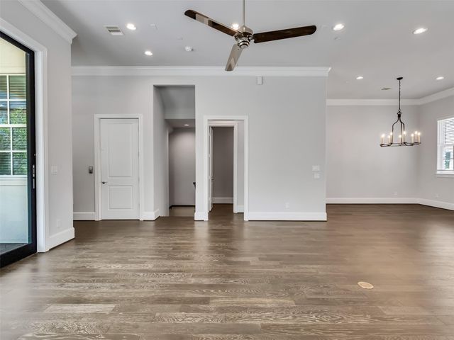 6014 Matthew Oaks Place, Houston, TX 77007