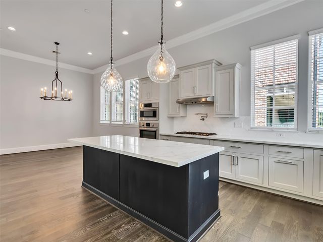 6014 Matthew Oaks Place, Houston, TX 77007