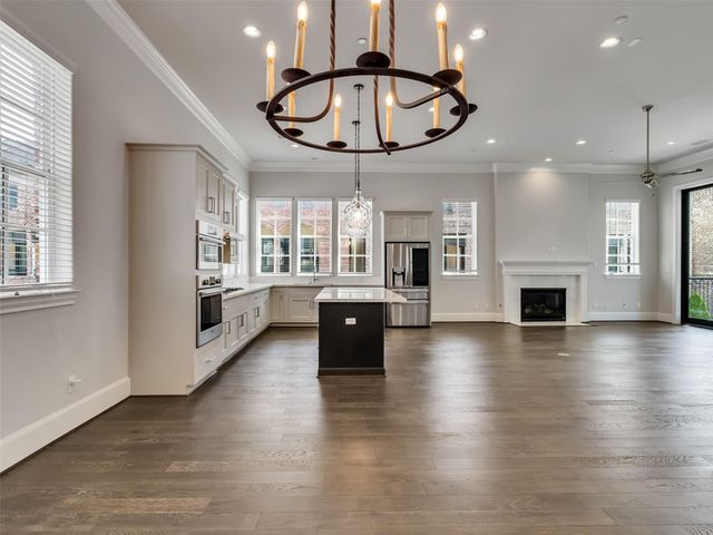 6014 Matthew Oaks Place, Houston, TX 77007