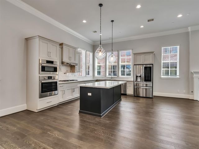 6014 Matthew Oaks Place, Houston, TX 77007