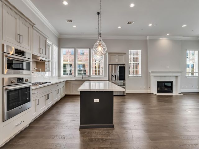 6014 Matthew Oaks Place, Houston, TX 77007