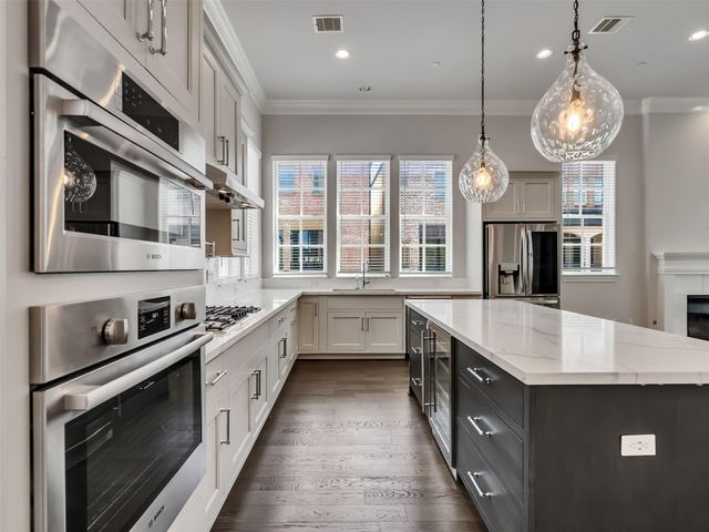 6014 Matthew Oaks Place, Houston, TX 77007