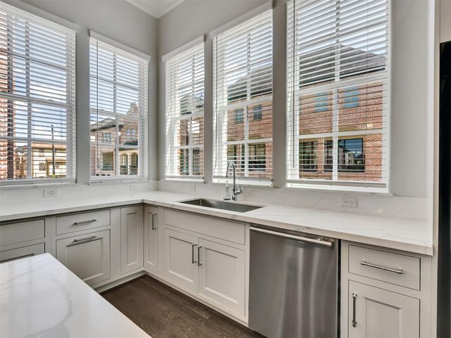 6014 Matthew Oaks Place, Houston, TX 77007
