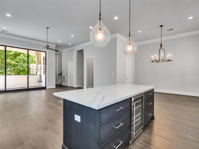 6014 Matthew Oaks Place, Houston, TX 77007