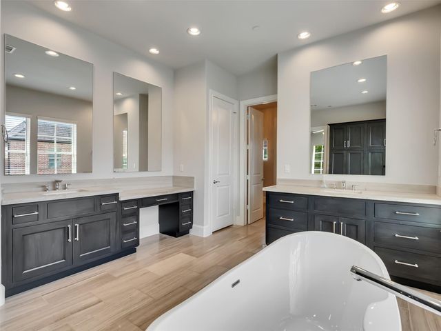 6014 Matthew Oaks Place, Houston, TX 77007