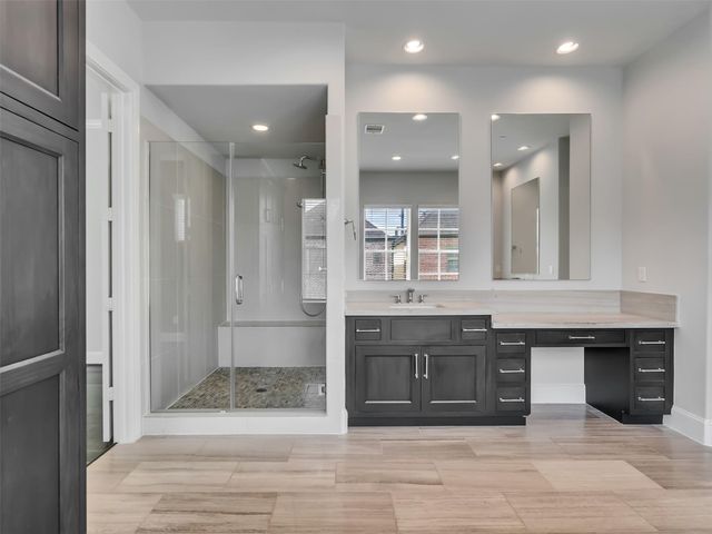6014 Matthew Oaks Place, Houston, TX 77007