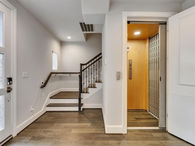 6014 Matthew Oaks Place, Houston, TX 77007